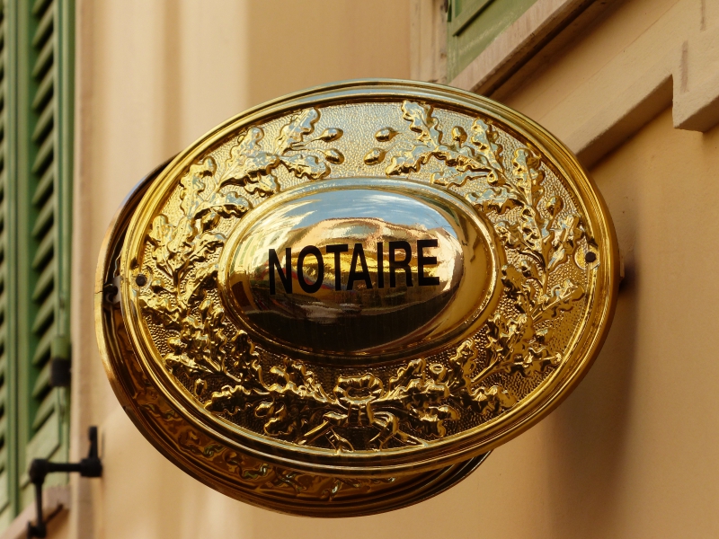 notaire-CIPIERES-min_advertising-golden-metal-money-lighting-brass-1013060-pxhere.com